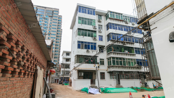 劳教所家属院外景图