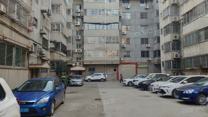 土地小区外景图