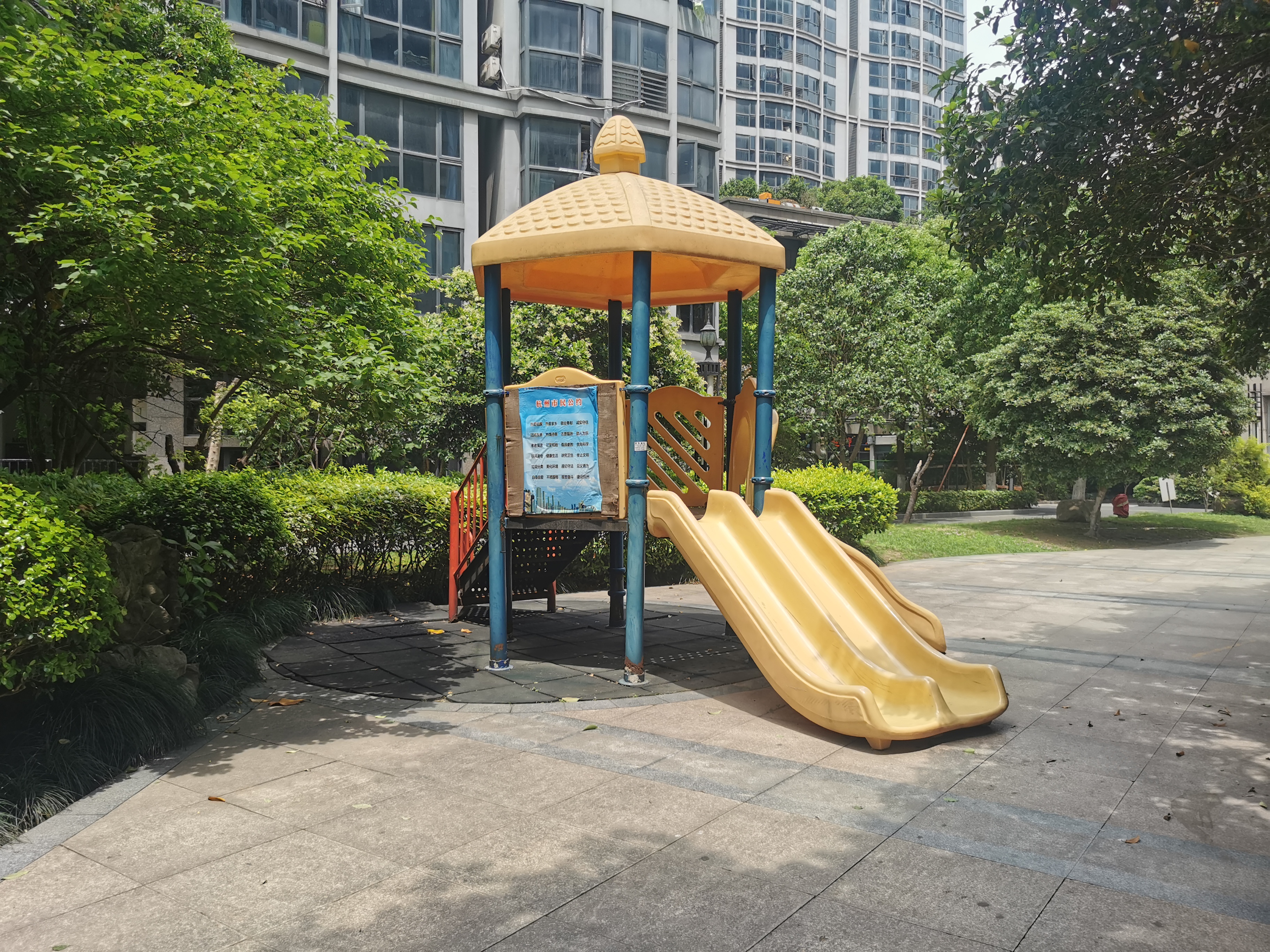 德意中兴广场小区实景 3