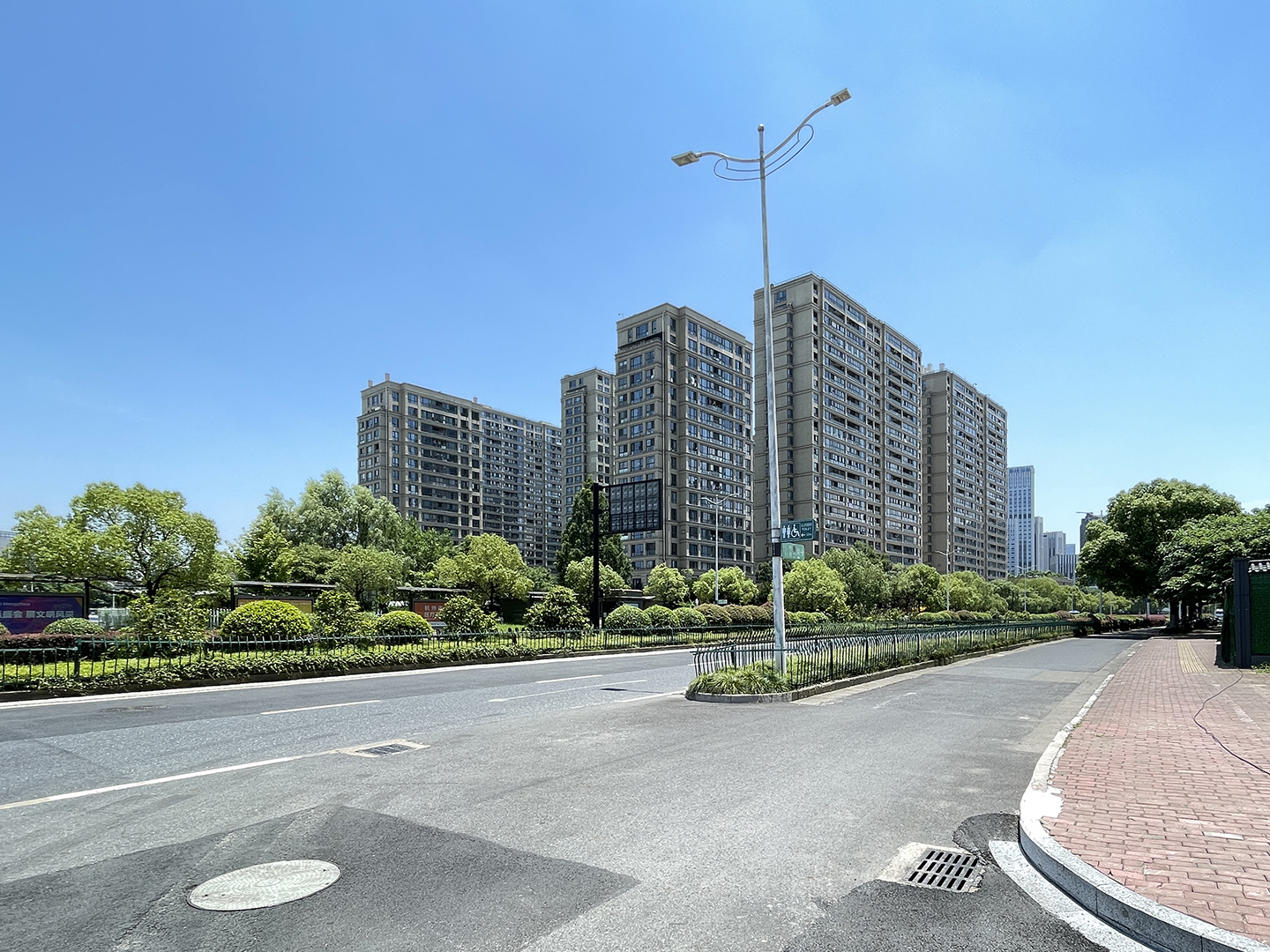 东方花城小区实景 2