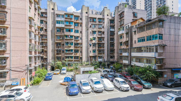 五交化商住楼外景图