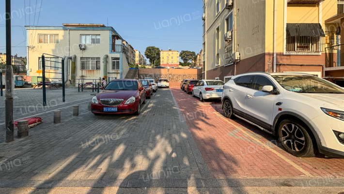 亚联山庄外景图