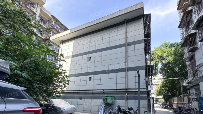 一轻居家属院外景图