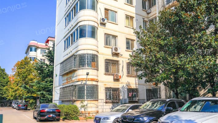 鹤立幼儿园家属院外景图