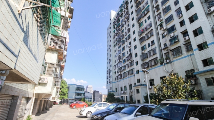 裕园大厦外景图