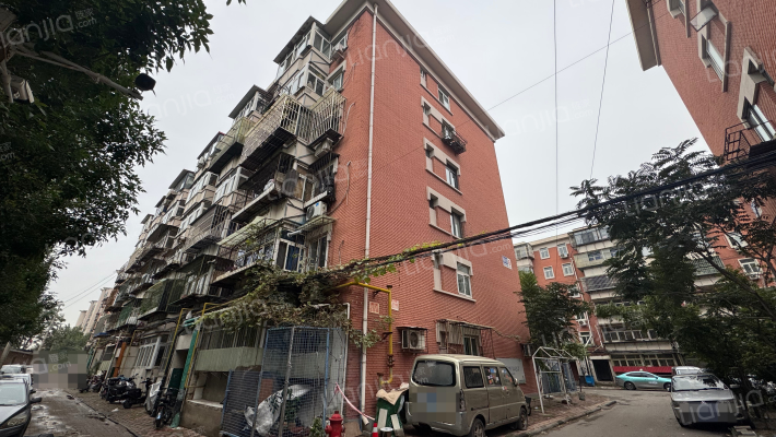 程林东里外景图