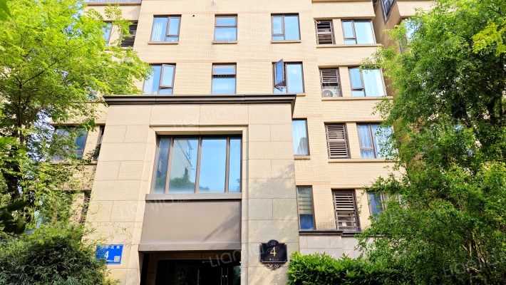 九龙仓碧玺外景图