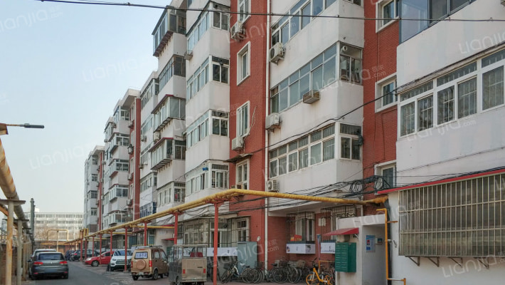 岩峰南里外景图