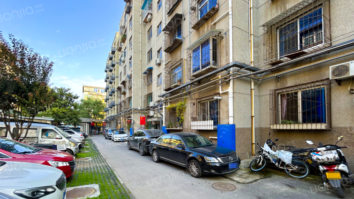 扶贫办家属院外景图