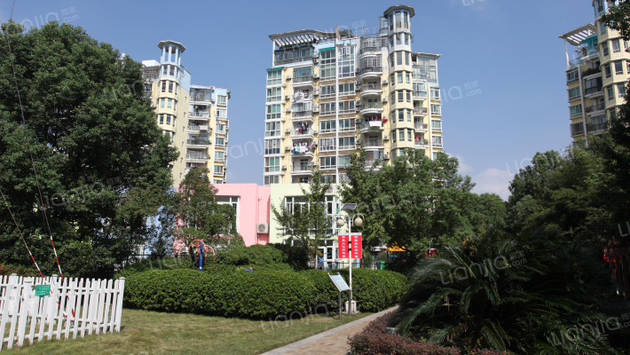 中央花园碧云天外景图