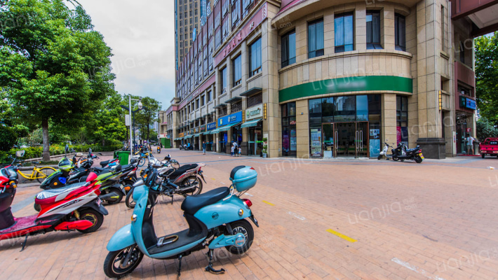 汇银广场外景图