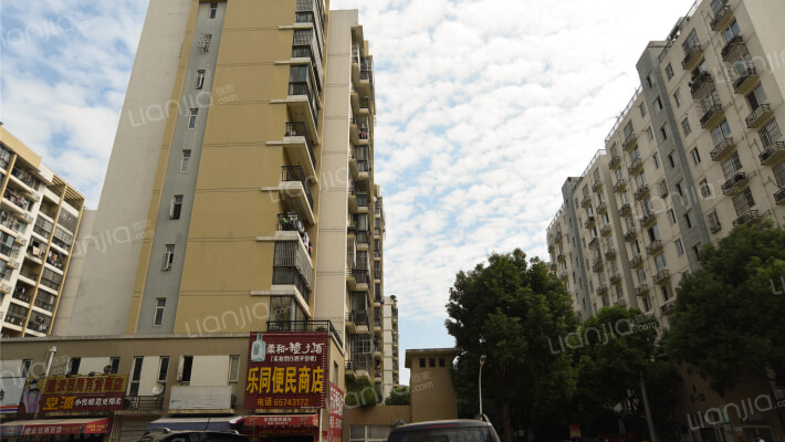 龙兴苑小区外景图