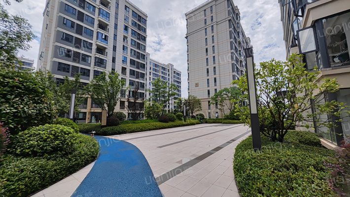 保利金香槟外景图