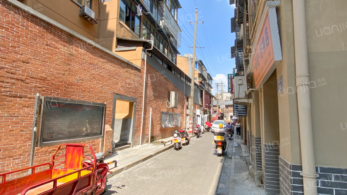 爎原巷电影院宿舍外景图