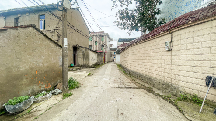 石桥村施家外景图