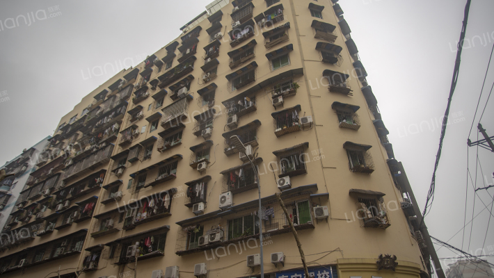 龙平支街外景图