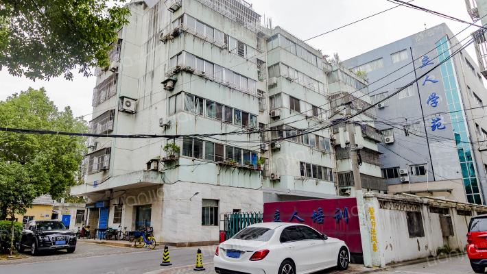 酒海街小区外景图