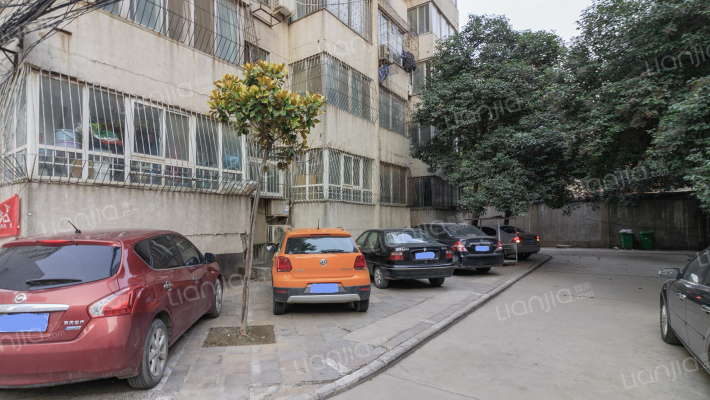 抽纱厂家属院外景图