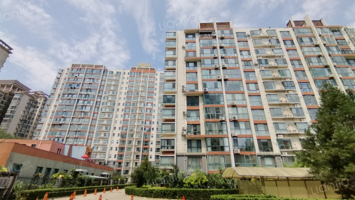 湖畔佳苑外景图