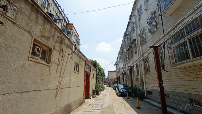 新畜牧中心家属楼外景图