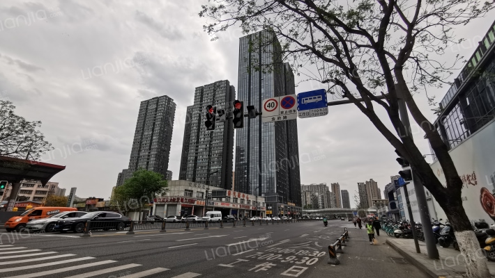 万通金融广场外景图