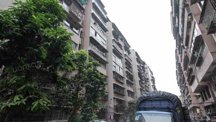 鱼胡大厦外景图