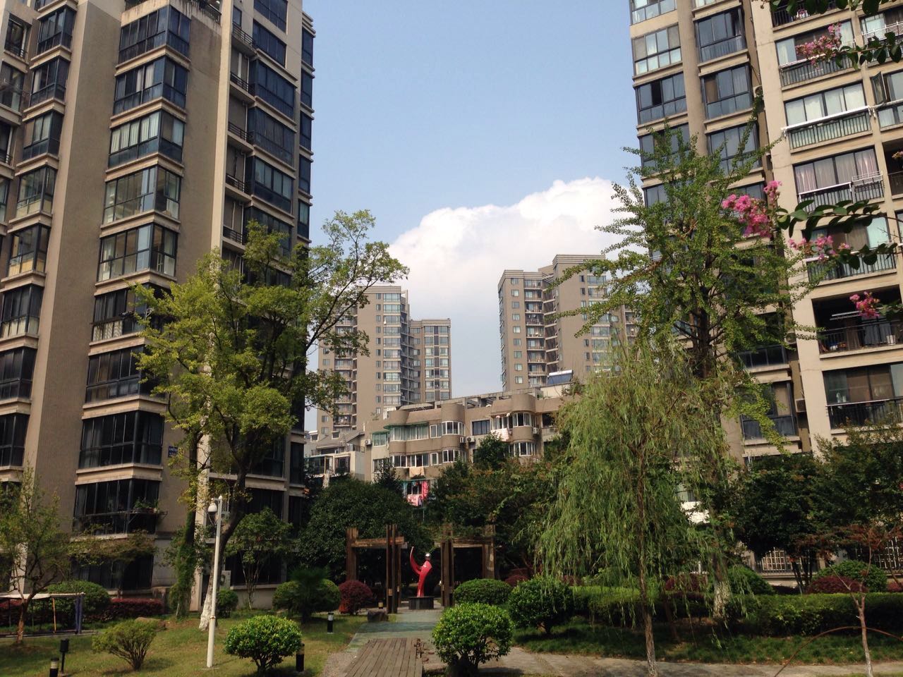 Linjiang Garden compound photo 16