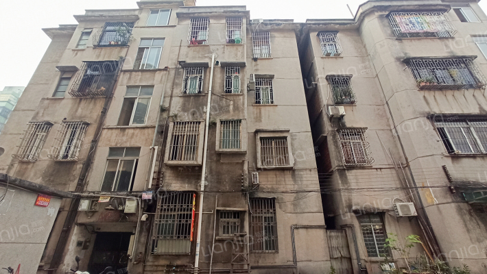 农科站大院外景图