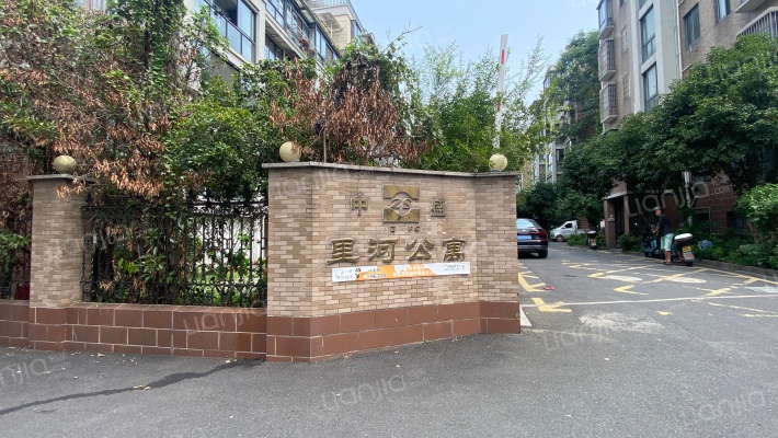 里河公寓外景图