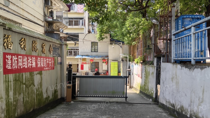 福利院宿舍外景图