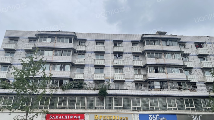 灵龙路90号外景图