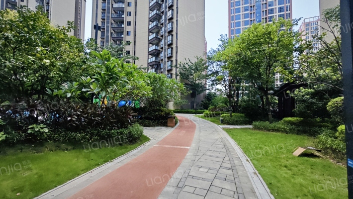 保利香槟花园外景图