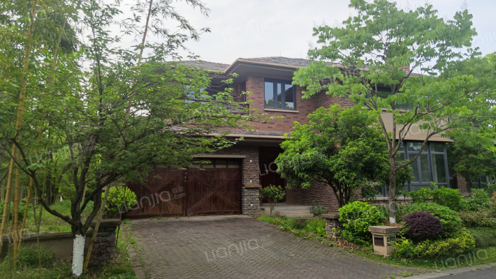 金基青云山居外景图