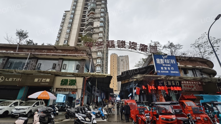 蓝谷黑骏汽摩城外景图