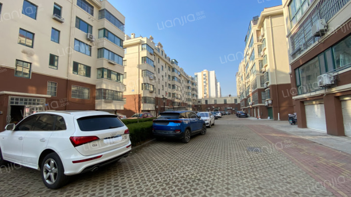 百盛花园外景图