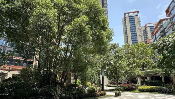 名巨伴山外景图