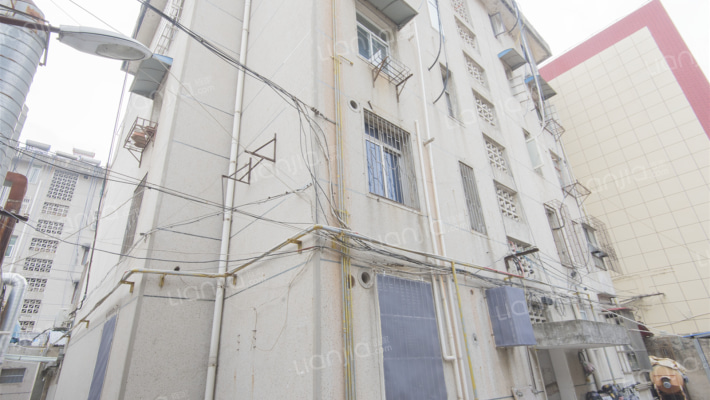 隆岗村教师楼外景图