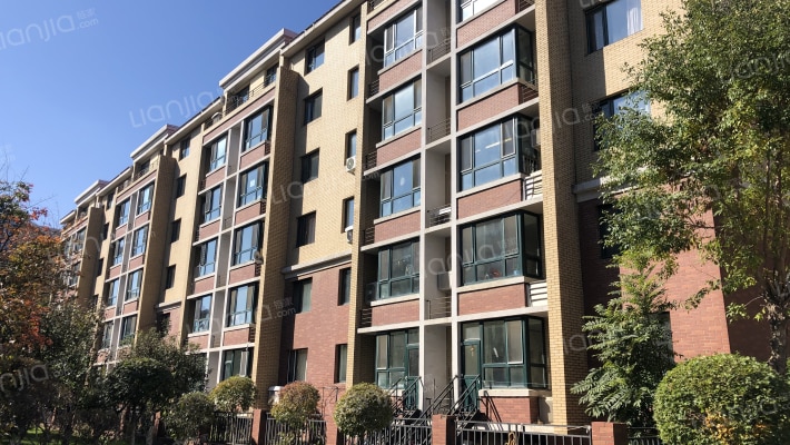 弘泽锦城外景图