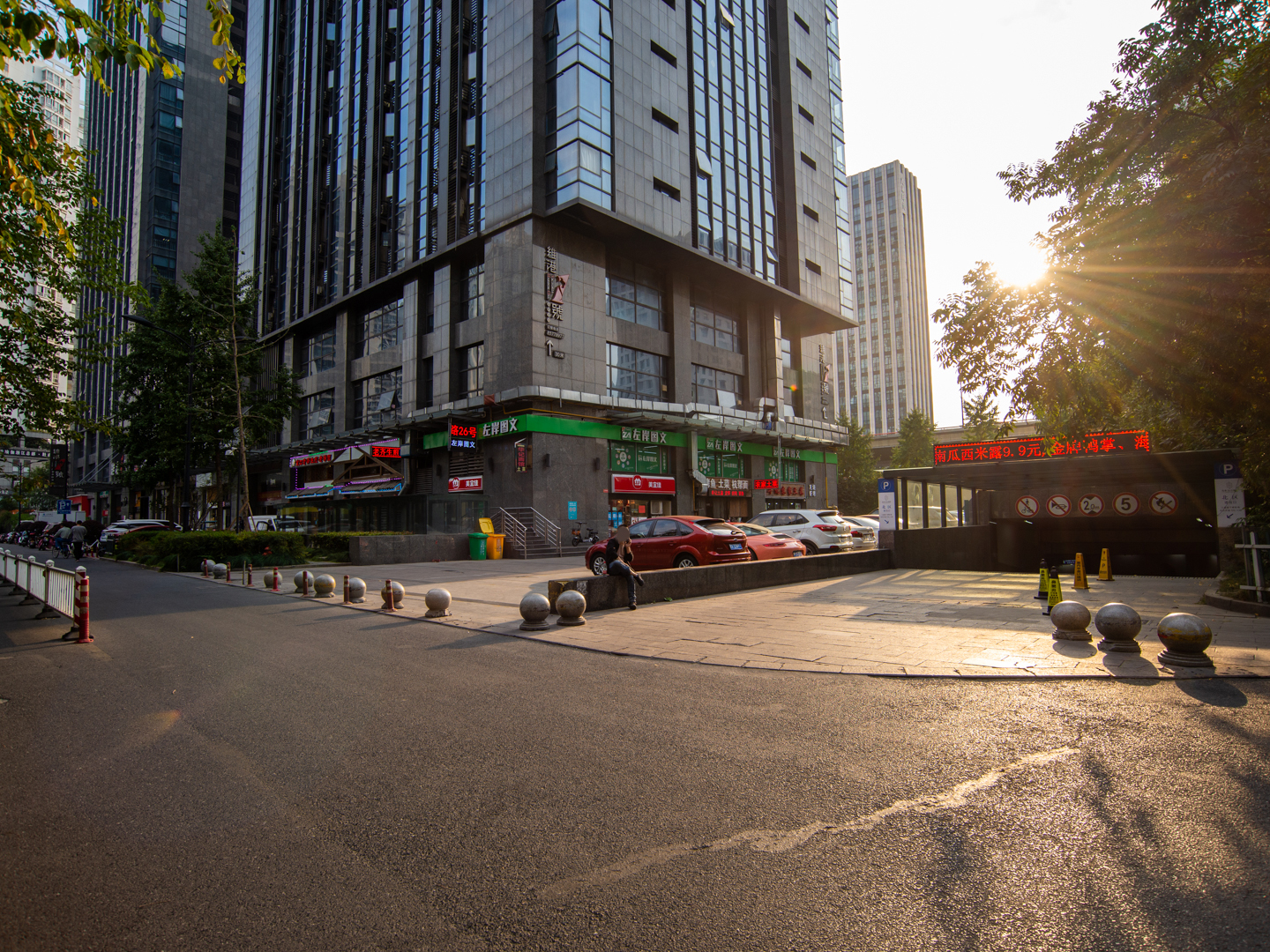 Taihe International compound photo 10