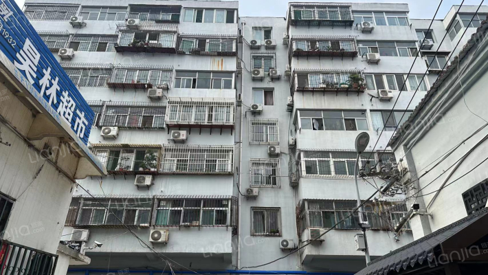 经三纬八第一楼外景图