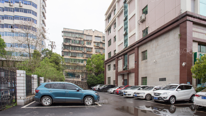 城開大厦外景图