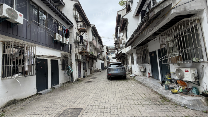 石路老街坊外景图