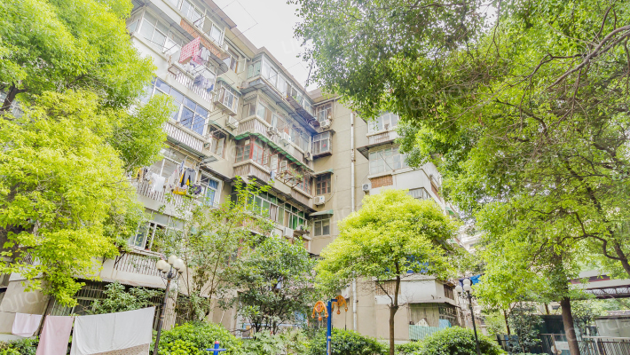 长江日报宿舍外景图