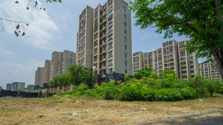 水畔新居外景图