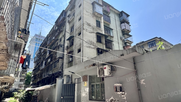 群众小学教工宿舍外景图