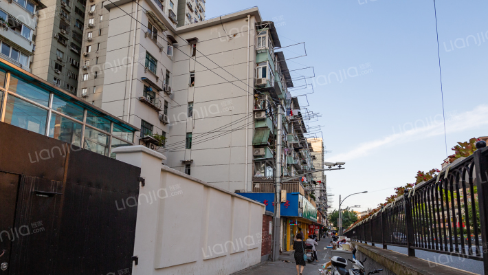 长阳路1289号外景图