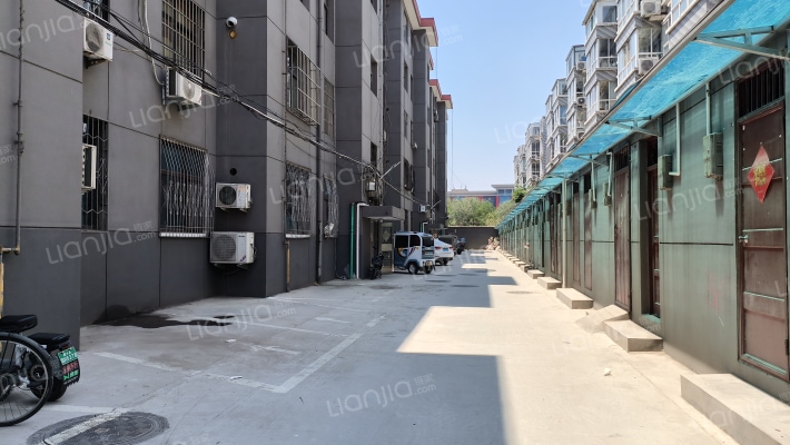 工商银行家属楼外景图