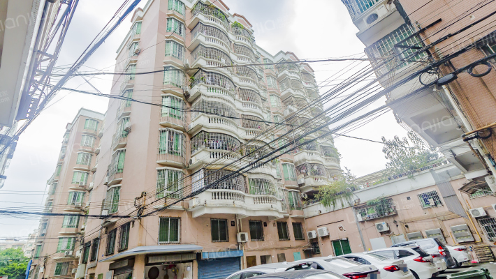 德保华庭外景图