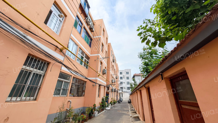 法院宿舍外景图