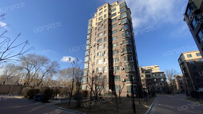 里仁居润尚枫庭外景图